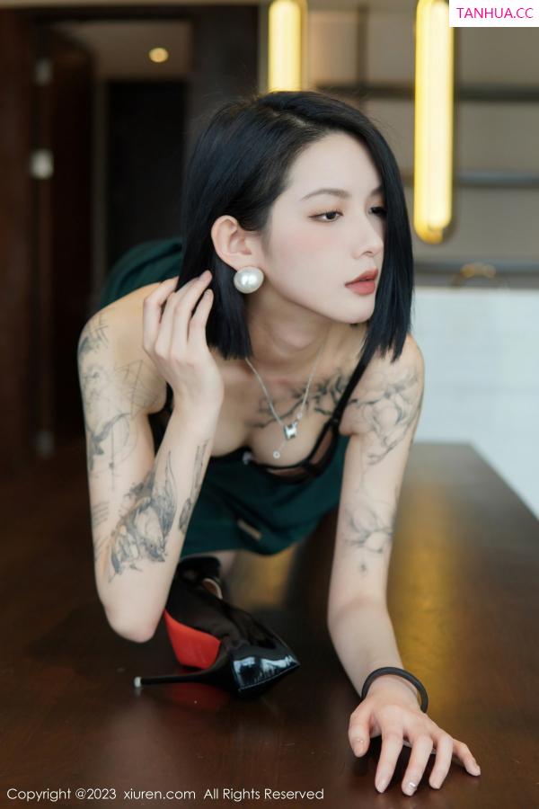   [XiuRen]高清写真图 2023.02.02 No.6205 乔一一 黑丝美腿第49张图片